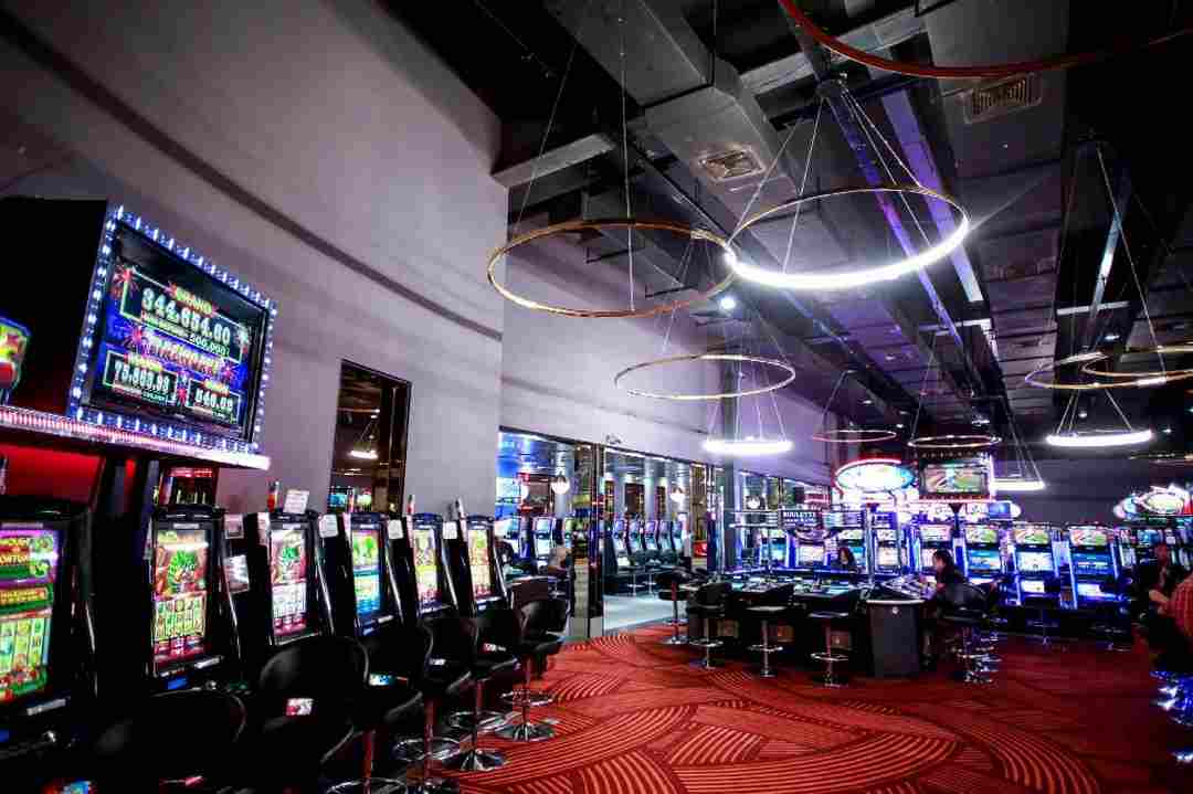 Hệ thống casino hiện đại với nhiều trò chơi hấp dẫn