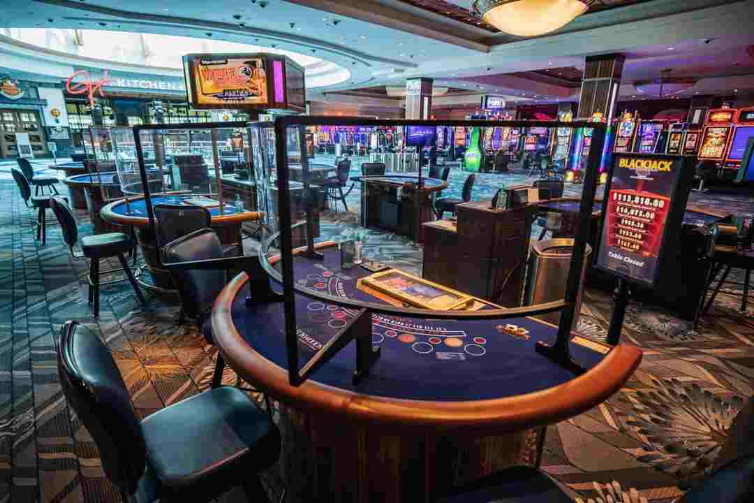 Sòng bạc Titan King Resort and Casino với nhiều bàn chơi 